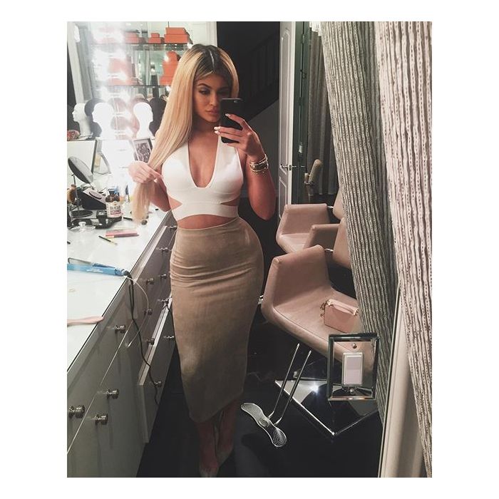 Kylie Jenner gosta de mostrar as suas curvas