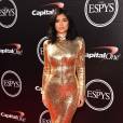 Se o objetivo é roubar todos os holofotes, olha só esse vestido dourado de Kylie Jenner