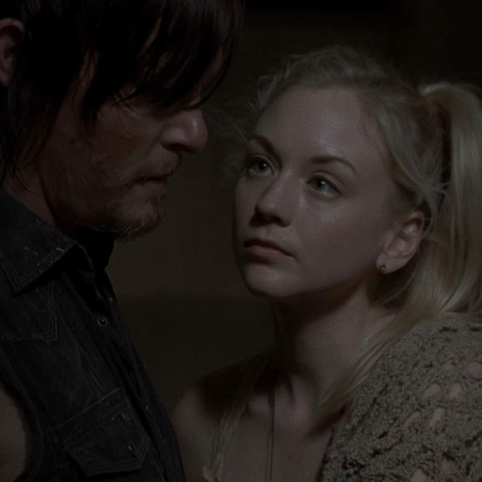 Beth (Emily Kinney) e Daryl (Norman Reedus) estavam lutando juntos em &quot;The Walking Dead&quot;