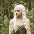 No início de "Game of Thrones", Daenerys (Emilia Clarke) não usava roupas luxuosas