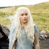Ao fugir de Mereen, no final da 5ª temporada de "Game of Thrones", Daenerys (Emilia Clarke) precisou se adaptar ao estilo "sujinho"