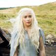 Ao fugir de Mereen, no final da 5ª temporada de "Game of Thrones", Daenerys (Emilia Clarke) precisou se adaptar ao estilo "sujinho"