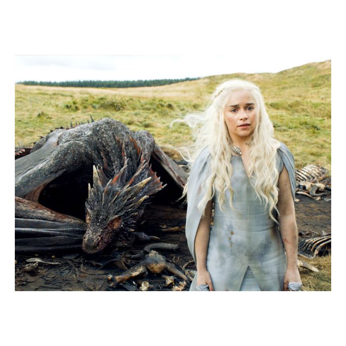 Ao fugir de Mereen, no final da 5ª temporada de &quot;Game of Thrones&quot;, Daenerys (Emilia Clarke) precisou se adaptar ao estilo &quot;sujinho&quot;