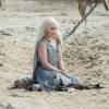 No início da 6ª temporada de "Game of Thrones", Daenerys (Emilia Clarke) continuava aparecendo com looks nada luxuosos