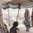 No atual momento de "Game of Thrones", Daenerys (Emilia Clarke) está voltando a sua boa fase fashionista