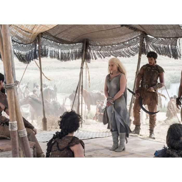 No atual momento de &quot;Game of Thrones&quot;, Daenerys (Emilia Clarke) está voltando a sua boa fase fashionista