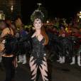 Vestida de pássaro negro, Marina Ruy Barbosa estava deslumbrante no Carnaval da Grande Rio