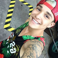 MC Gui de tatuagem nova? Dono do hit "Vai Começar a Ousadia" mostra o resultado da arte no Snapchat!