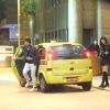 Maurício Destri e affair pegam táxi e prolongam a noite no hotel do ator