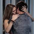 Celina (Mariana Rios) flagra mais uma vez beijo entre William (Thiago Rodrigues) e Lili (Juliana Paiva), em "Além do Horizonte"