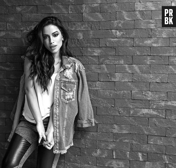 Anitta faz o maior sucesso com as suas fotos sensuais no Instagram!