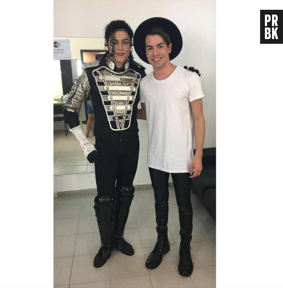 Sam Alves fez uma participação especial no show do cantor e amigo Rodrigo Teaser