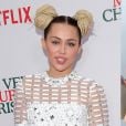 Miley Cyrus emociona com a música "Hands of Love", para o drama "Amor Por Direito"