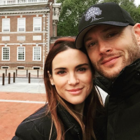 Jensen Ackles, de "Supernatural", será pai de gêmeos ainda este ano. Veja detalhes!
