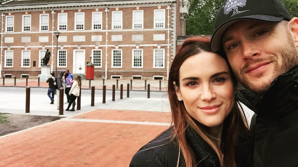 Jensen Ackles, de "Supernatural", será pai de gêmeos ainda este ano. Veja detalhes!