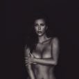 Kim Kardashian sempre curte mostrar suas belas curvas no Instagram, com ou sem roupa