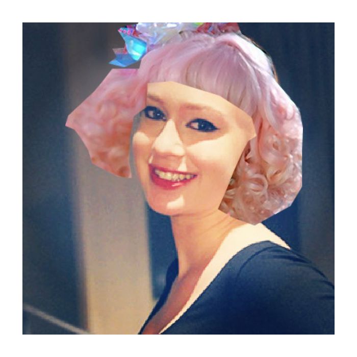 Olha que charme ficaria Marina Ruy Barbosa com um cabelo cor-de-rosa parecido com o Bruna Linzmeyer! 