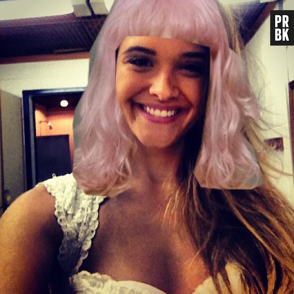 E Juliana Paiva?! Acha que o cabelo cor-de-rosa de Bruna Linzmeyer combinaria com ela?! Zoeiraaa