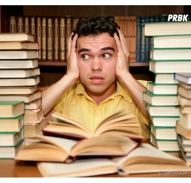 Não precisa se desesperar para estudar, videoaulas na internet podem ser uma solução!