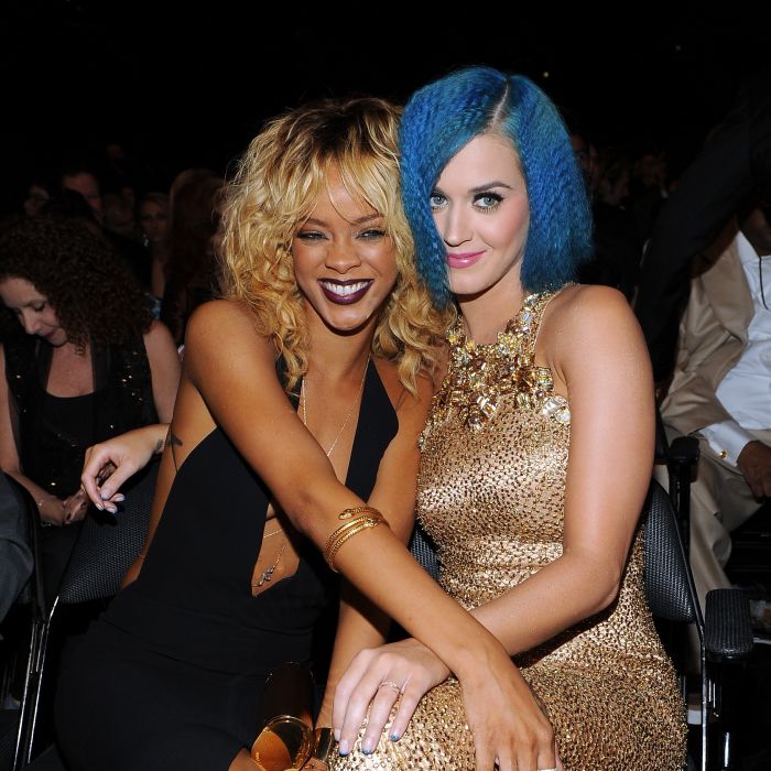 Lily Allen canta em &quot;Sheezus&quot; que Rihanna não tem medo do rugido de Katy Perry