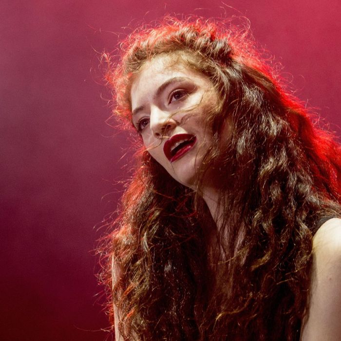 Segundo Lily Allen em &quot;Sheezus&quot;, Lorde promete derrotar muitas cantoras