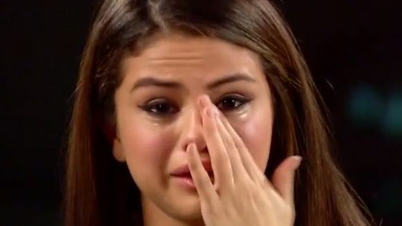 Selena Gomez e 5 motivos para a cantora estar triste e #chateada com a vida