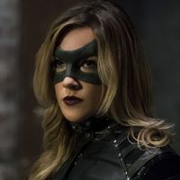 Em "Arrow": na 5ª temporada, Canário Negro volta "sã e salva", segundo produtora!