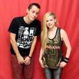  F&atilde; sortudo de Avril Lavigne quase tocou na cantora no Meet &amp; Greet 