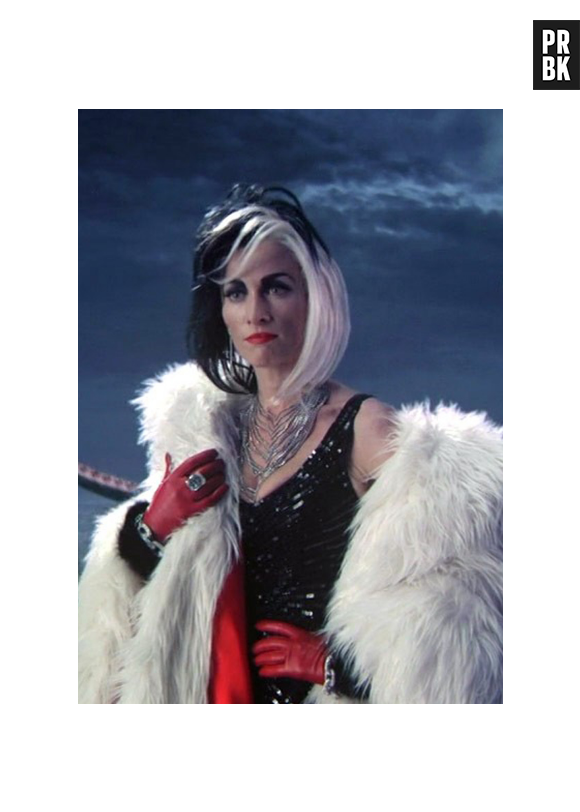 Cruella (Victoria Smurfit) já mostrou que é a rainha das crueldades em "Once Upon a Time"