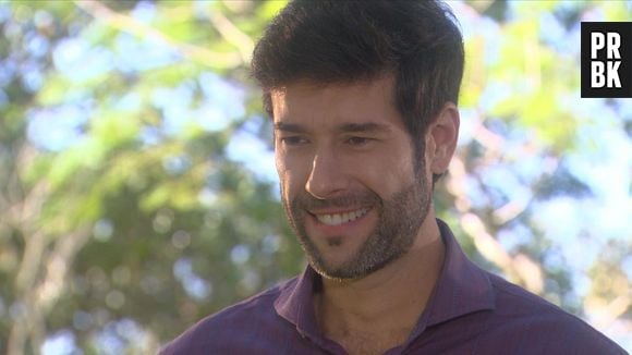 Em "Cúmplices de um Resgate": Maurício (Daniel Del Sarto), pai de Isabela (Larissa Manoela) e Manuela, guarda segredo surpreendente!