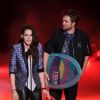 Robert Pattinson acompanhado da ex Kristen Stewart no "Teen Choice Award"!