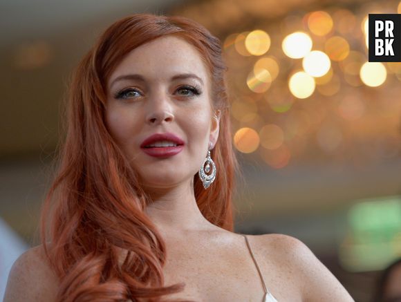 Lindsay Lohan já teve relacionamentos assumidos com homens e mulheres, como a DJ Samantha Ronson