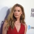 Amber Heard, ex de Johnny Depp, já afirmou que nunca teve vergonha de ser bissexual em entrevista à revista Elle