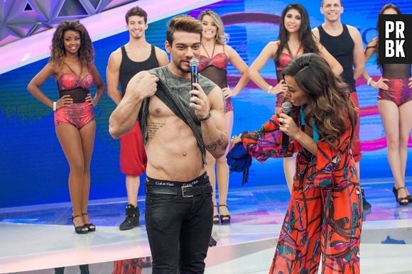 Sabrina Sato recebe Lucas Lucco no "Pragrama da Sabrina" e confere "tanquinho" do cantor!