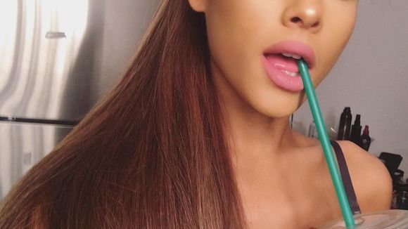 10 vezes que a Ariana Grande tentou ser sexy e todo mundo achou estranho