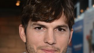 É bicampeão! Forbes elege Ashton Kutcher como o ator mais bem pago da TV dos EUA!