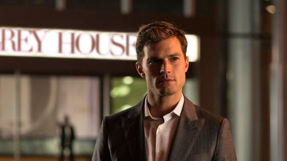 De "50 Tons Mais Escuros": Jamie Dornan, o Christian Grey, em 10 gifs de aquecimento para a estreia!