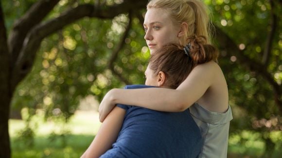 Dakota Fanning e Elizabeth Olsen falam sobre virgindade em trailer de drama