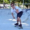 Amante dos skates, Christian Monassa se divertiu na sessão de fotos com o Purebreak