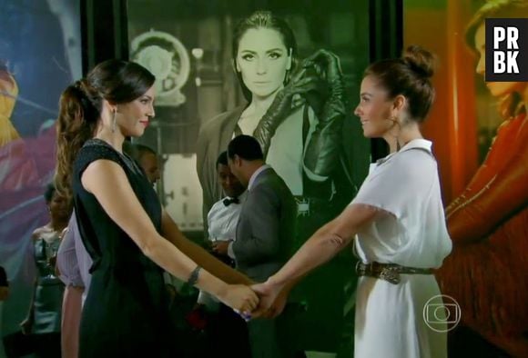 Clara (Giovanna Antonelli) está tensa sobre seu relacionamento com Marina (Tainá Müller) na trama de "Em Família"