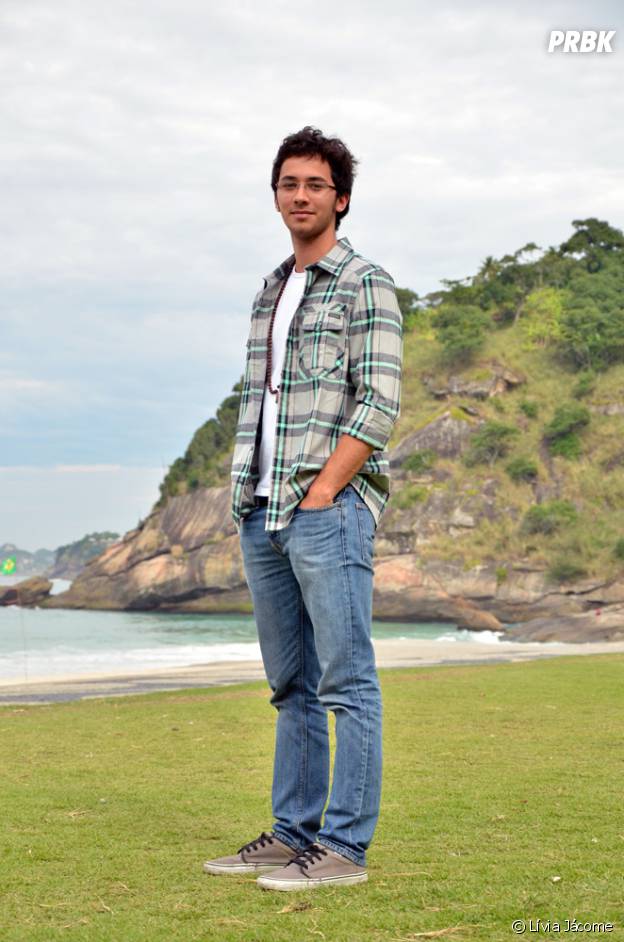 Gabriel Falcão ficou apaixonado pelo amor de Anita (Bianca Salgueiro) e Ben em "Malhação"