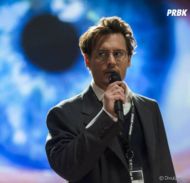 Em "Transcendence - A Revolução", Johnny Depp vive um cientista que transfere a mente para um computador