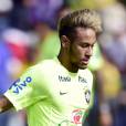  De chuteiras douradas, Neymar treina na Granja Comary, no Rio, nesta quinta-feira, 26 de junho de 2014 
