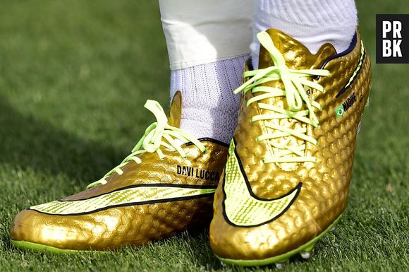 As chuteiras douradas são uma homenagem da Nike para Neymar