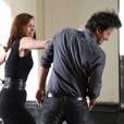  Na novela "Em Fam&iacute;lia", Helena (Julia Lemmertz) ataca Laerte (Gabriel Braga Nunes) ao ver ele discutindo com Luiza (Bruna Marquezine) 