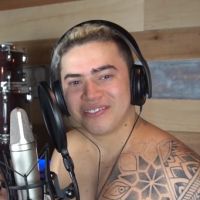 Whindersson Nunes faz vídeo imitando Selena Gomez, Zayn Malik e mais!