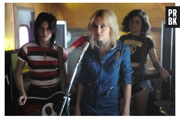 Kristen Stewart e Dakota Fanning vivem as cantoras Joan Jett e Cherie Currie no filme "The Runaways"