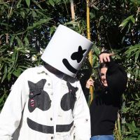 Selena Gomez divulga capa do single "Wolves", parceria com o DJ Marshmello!