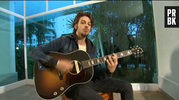 Durante o programa, Chay Suede também mostrou seu outro dom, o de cantar!