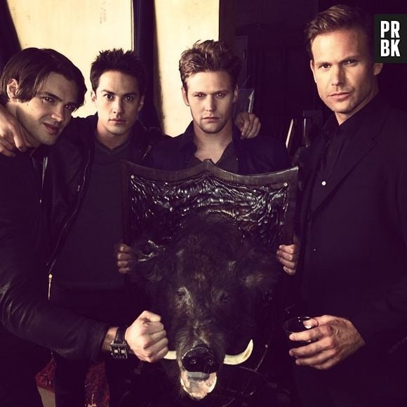 Os gatos de "The Vampire Diaries", Steven R. McQueen, Michael Trevino, Zach Roerig e Matthew Davis bricam na sessão de fotos da 6ª temporada